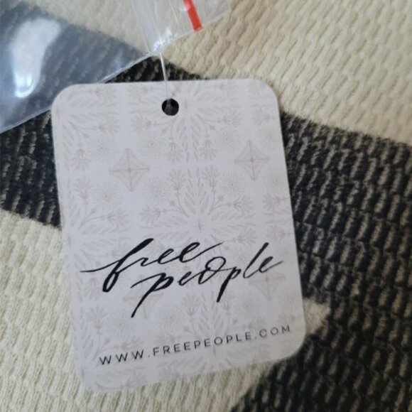 Free People NWT Slouchy Oversized Charlie Graphic Thermal Sweatshirt. Top size S - Picture 5 of 6